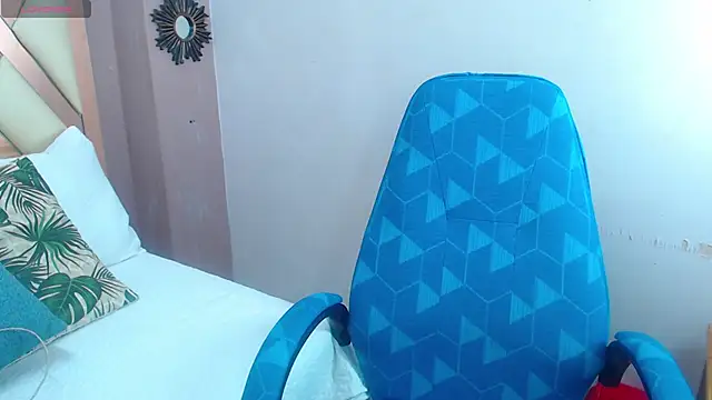 Erika Stevens online show from 11.11.25