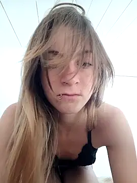 Snapshot of Cristina02 chatting on 04.12.26 Cristina02 online show from 04.12.26