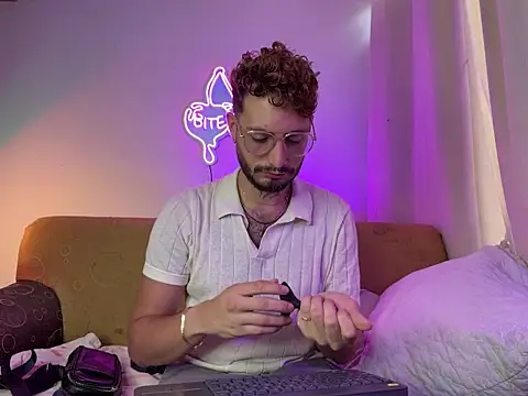 axel giracr online show from 10.15.25