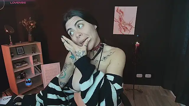 Snapshot of _WednesdayFriday_ chatting on 01.05.25 WednesdayFriday online show from 01.05.25