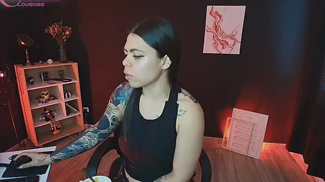 Snapshot of _WednesdayFriday_ chatting on 09.17.25 WednesdayFriday online show from 09.17.25