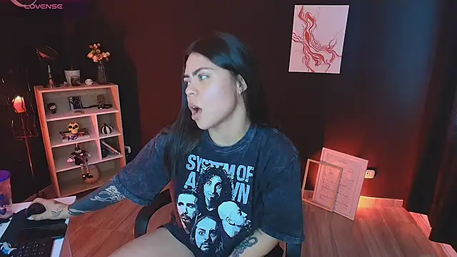 Snapshot of _WednesdayFriday_ chatting on 11.26.25 WednesdayFriday online show from 11.26.25