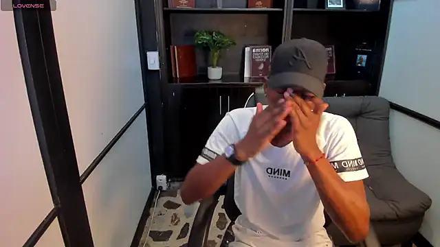 Snapshot of JacksonMuller_ chatting on 10.30.25 JacksonMuller online show from 10.30.25