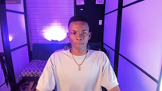 Snapshot of JacksonMuller_ chatting on 11.04.25 JacksonMuller online show from 11.04.25