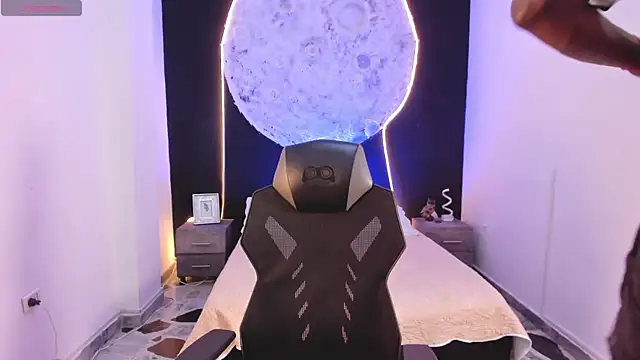 Snapshot of JacksonMuller_ chatting on 11.10.25 JacksonMuller online show from 11.10.25