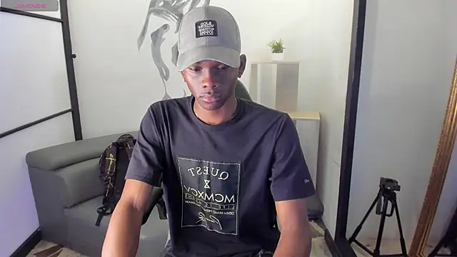 Snapshot of JacksonMuller_ chatting on 11.12.25 JacksonMuller online show from 11.12.25