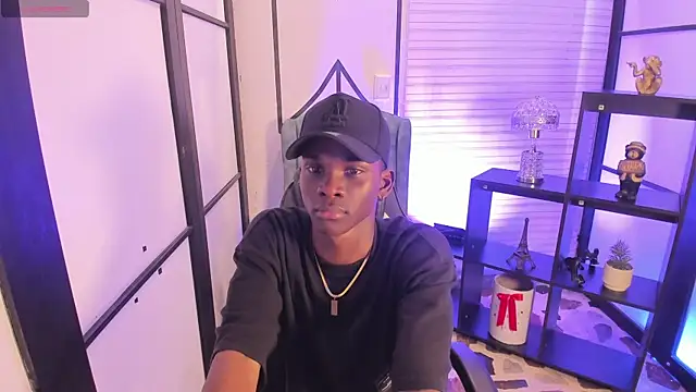 Snapshot of JacksonMuller_ chatting on 11.18.25 JacksonMuller online show from 11.18.25