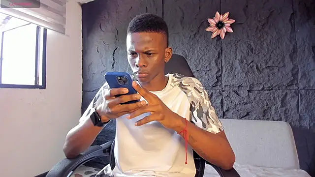 Snapshot of JacksonMuller_ chatting on 11.25.25 JacksonMuller online show from 11.25.25