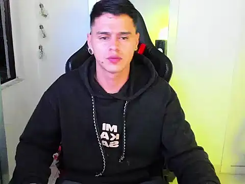 Snapshot of E_Moon chatting on 09.28.25 E Moon online show from 09.28.25