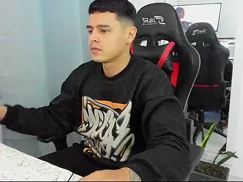 Snapshot of E_Moon chatting on 11.07.25 E Moon online show from 11.07.25