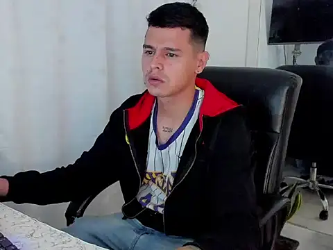 Snapshot of E_Moon chatting on 01.15.26 E Moon online show from 01.15.26