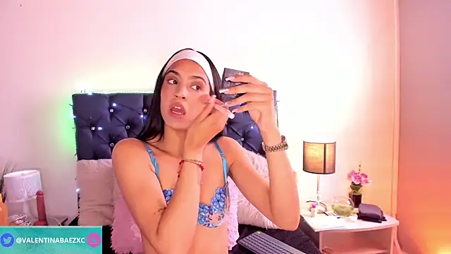Snapshot of valentinabaez chatting on 01.21.25 valentinabaez online show from 01.21.25