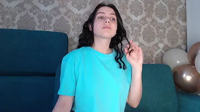 Louise Lavender online show from 03.03.25