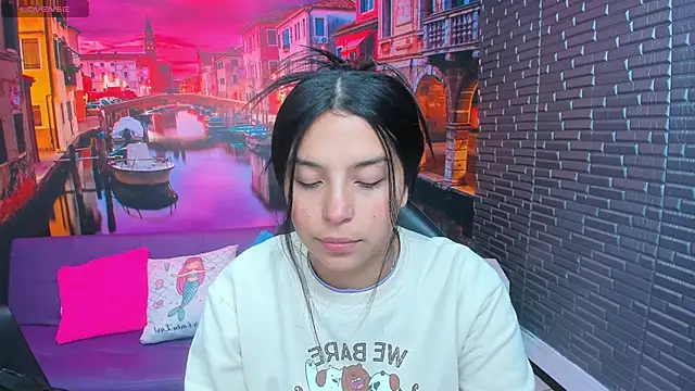 Snapshot of Small_naughty_ chatting on 02.04.26 Small naughty online show from 02.04.26