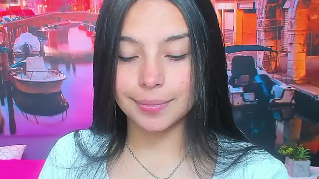 Snapshot of Small_naughty_ chatting on 02.13.26 Small naughty online show from 02.13.26