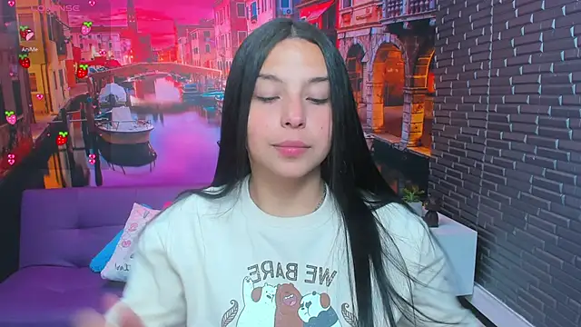 Snapshot of Small_naughty_ chatting on 02.14.26 Small naughty online show from 02.14.26