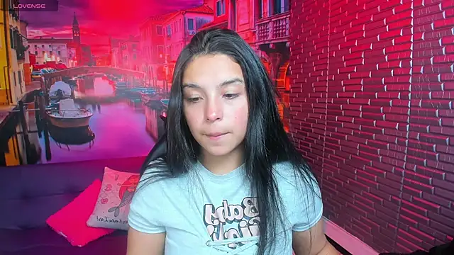 Snapshot of Small_naughty_ chatting on 02.17.26 Small naughty online show from 02.17.26