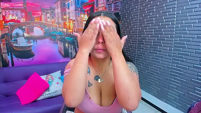 Snapshot of Small_naughty_ chatting on 02.18.26 Small naughty online show from 02.18.26