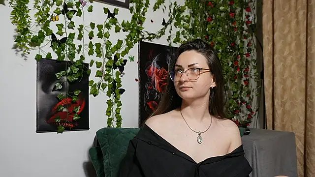 NaughtYHomemadE online show from 11.05.25