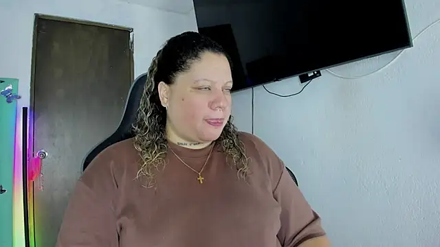 Snapshot of mariana_maze chatting on 12.10.24 mariana maze online show from 12.10.24