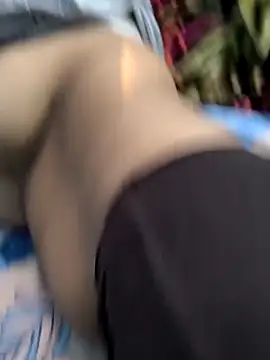 Snapshot of Crezy-Queen01 chatting on 11.05.25 Crezy-Queen01 online show from 11.05.25