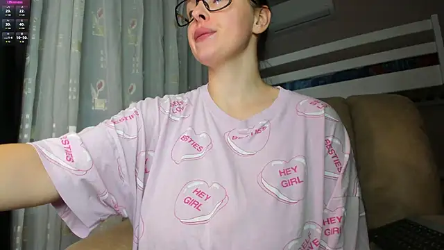 Snapshot of lecherous_wife chatting on 09.11.25 lecherous wife online show from 09.11.25