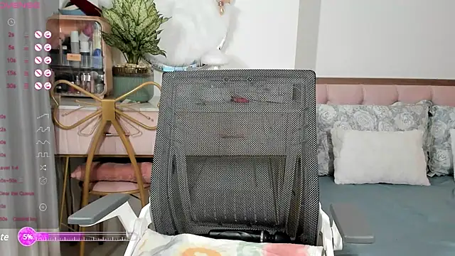  Joliie  online show from 02.23.25