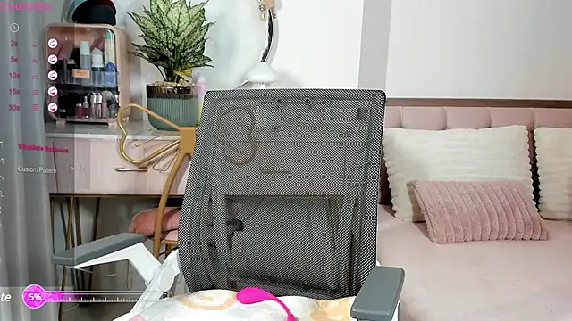  Joliie  online show from 03.03.25