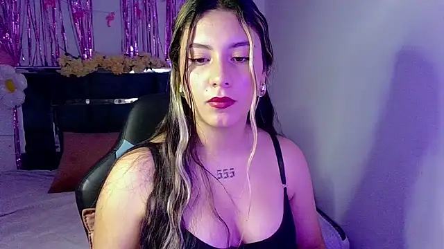 Snapshot of Lia_14_ chatting on 10.13.25 Lia 14 online show from 10.13.25