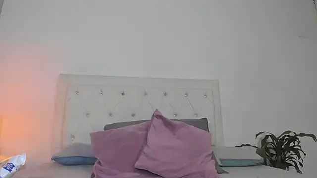 MELISSA ALVAREZ online show from 11.11.25