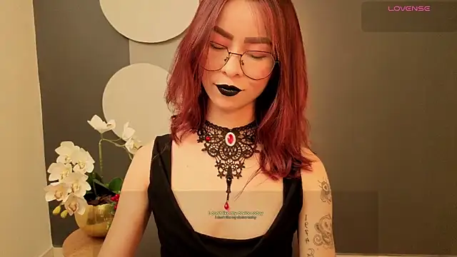 Snapshot of rosse_98_ chatting on 12.17.25 rosse 98 online show from 12.17.25