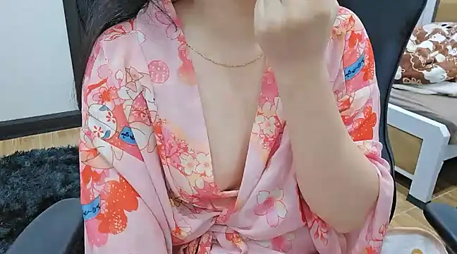 Snapshot of Kemmy_babe20 chatting on 03.10.25 Kemmy babe20 online show from 03.10.25