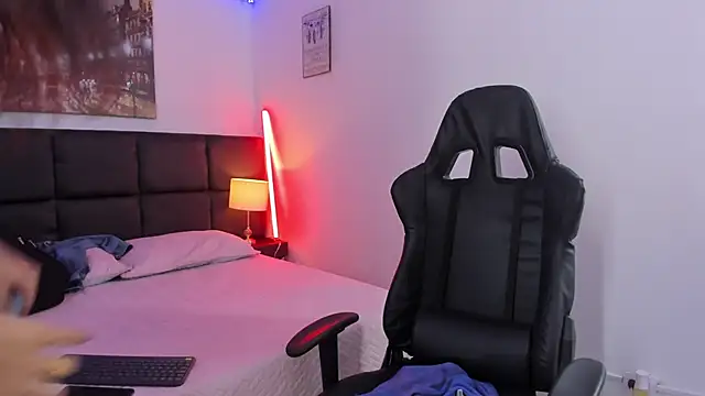 Snapshot of Megan_Miles02 chatting on 03.19.25 Megan Miles02 online show from 03.19.25