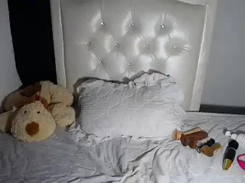 milk azahara online show from 11.24.25