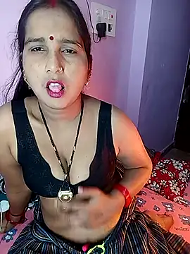 Snapshot of reemacouple007 chatting on 02.13.26 reemacouple007 online show from 02.13.26