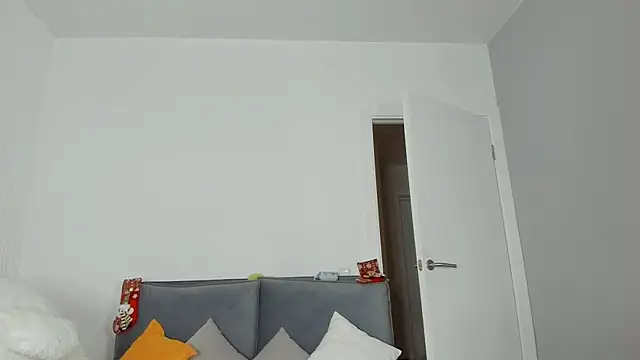 Snapshot of dolly_ll chatting on 03.13.25 dolly ll online show from 03.13.25