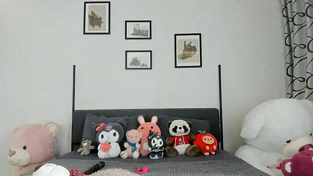 Snapshot of dolly_ll chatting on 03.19.25 dolly ll online show from 03.19.25