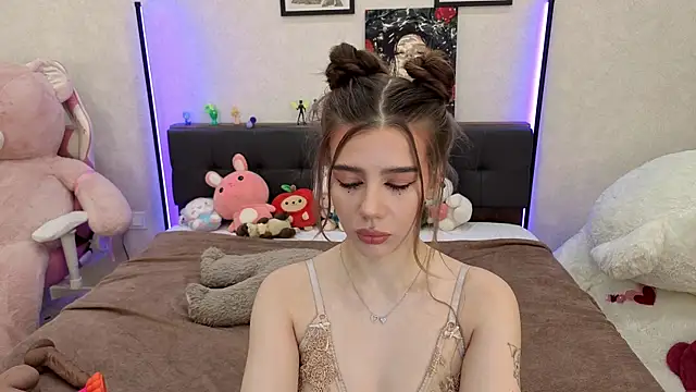 Snapshot of dolly_ll chatting on 10.04.25 dolly ll online show from 10.04.25