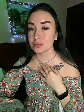 Snapshot of Roxana_Bell chatting on 12.21.24 Roxana Bell online show from 12.21.24
