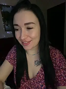 Snapshot of Roxana_Bell chatting on 12.24.24 Roxana Bell online show from 12.24.24