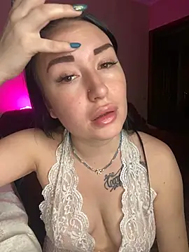 Snapshot of Roxana_Bell chatting on 01.28.25 Roxana Bell online show from 01.28.25