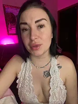 Snapshot of Roxana_Bell chatting on 01.31.25 Roxana Bell online show from 01.31.25