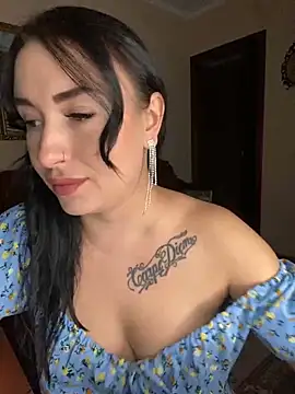 Snapshot of Roxana_Bell chatting on 09.09.25 Roxana Bell online show from 09.09.25