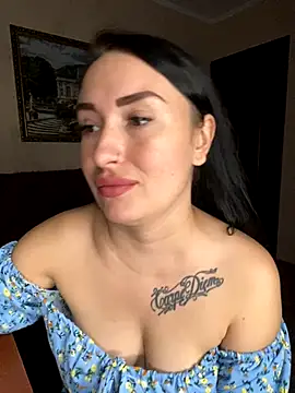 Snapshot of Roxana_Bell chatting on 09.29.25 Roxana Bell online show from 09.29.25