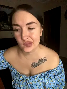 Snapshot of Roxana_Bell chatting on 10.06.25 Roxana Bell online show from 10.06.25