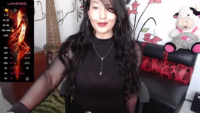 Roxanne Ssummers online show from 12.03.24