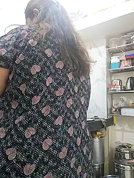 Snapshot of Ravina_patil1 chatting on 02.05.25 Ravina patil1 online show from 02.05.25