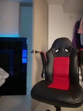 Snapshot of TysonWalkers chatting on 03.04.26 TysonWalkers online show from 03.04.26