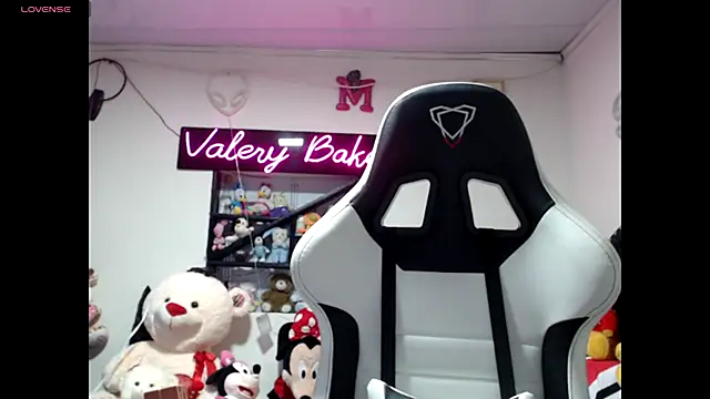 Snapshot of ValeryBaker_ chatting on 10.31.25 ValeryBaker online show from 10.31.25