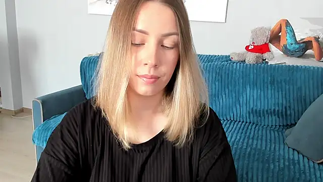 Snapshot of Mia_shy1 chatting on 03.11.25 Mia shy1 online show from 03.11.25